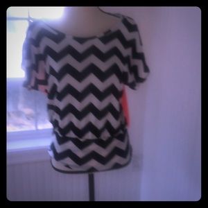 Chevron pattern size large shirt open back rue 21